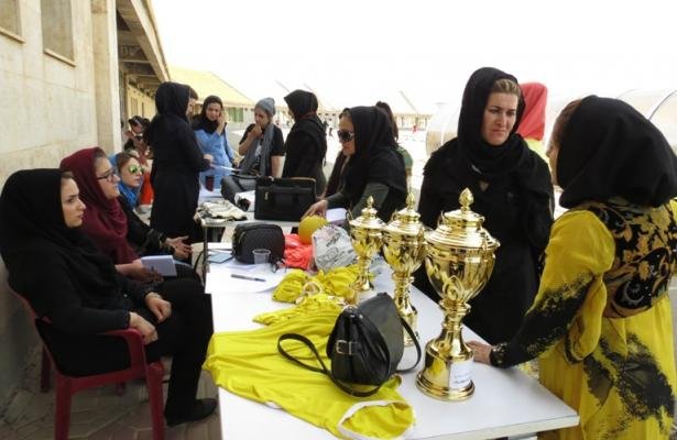 بانه قهرمان تیمی جشنواره بازی های بومی و محلی خواهران بسیج کردستان شد