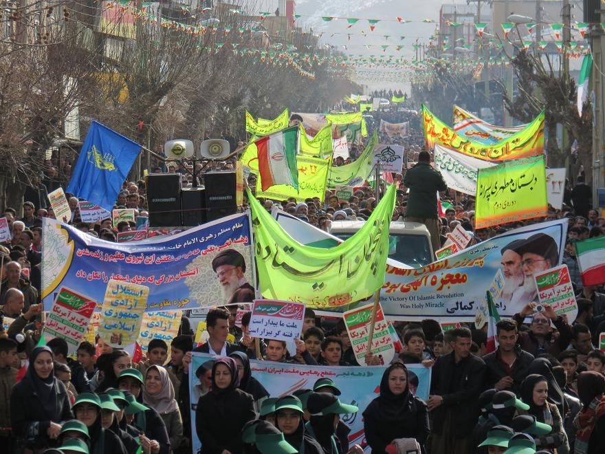 راهپيمايي 22 بهمن بانه با حضور دشمن شکن مردم برگزار شد