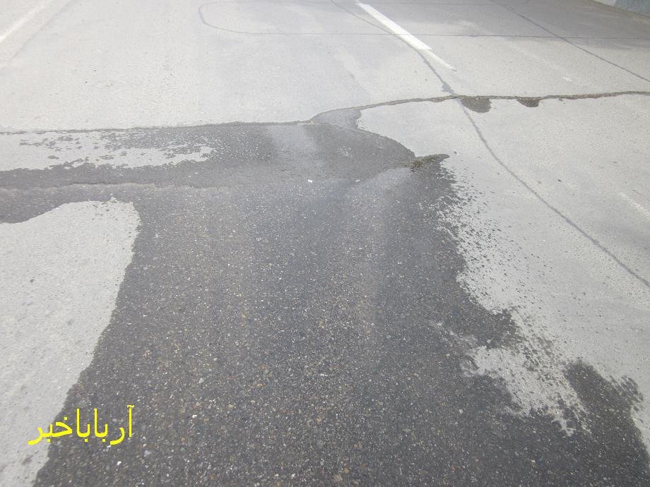 هدر رفت آب در چهار راه حمزه آباد و بیخیالی مسئولان آبفا ی بانه+ عکس