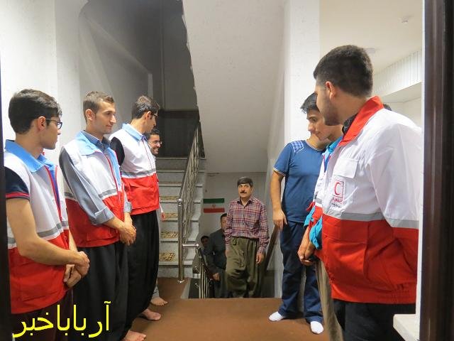برپایی ضیافت افطاری توسط هلال احمر بانه/ خیرین و داوطلبان هلال احمر بانه تجلیل شدند + عکس