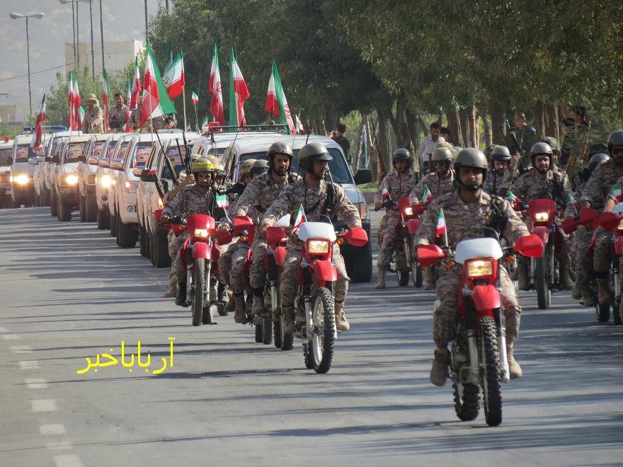 مراسم رژه خودرویی یگان های نظامی در بانه برگزار شد + تصاویر