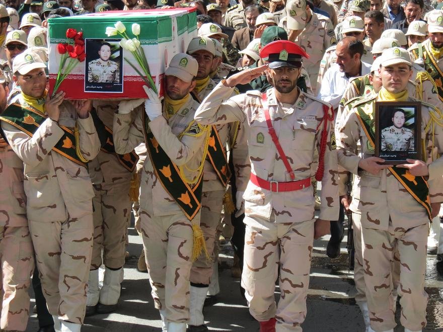 پیکر مرزبان شهید "وحید مرشدی" از بانه به زادگاهش بدرقه شد
