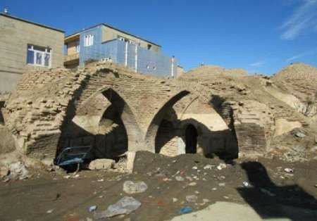 دیوارچینی موقت حمام تاریخی خدری بانه اجرا می شود