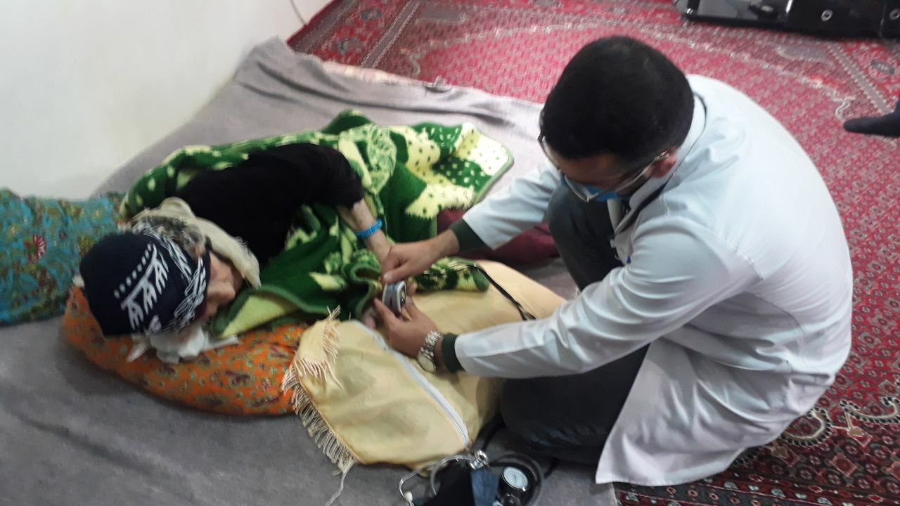 اکیب درمانی بسیج جامعه پزشکی سپاه بانه به مناطق محروم اعزام شد