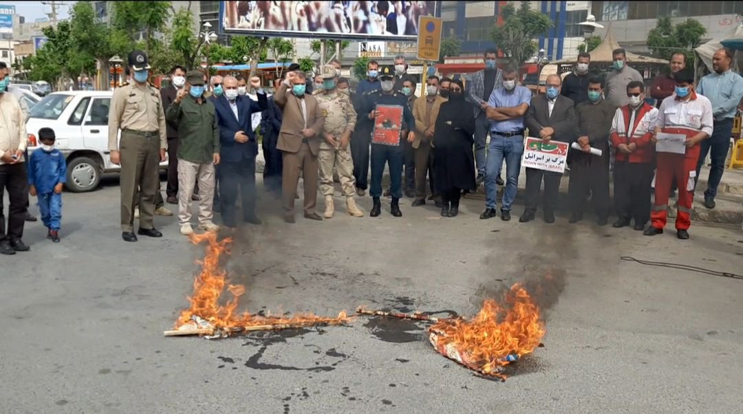 مردم کردستان در روز جهانی قدس پرچم اسرائیل را به اتش کشیدند