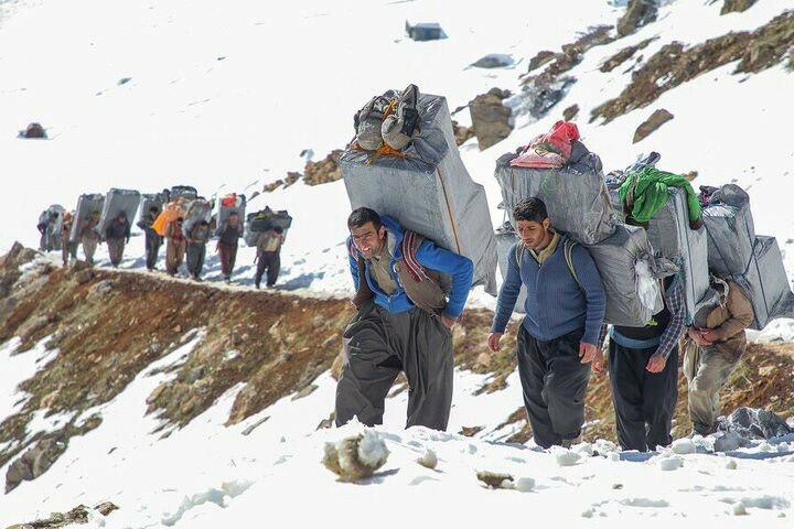 کولبران واقعی قاچاقچی نیستند، کاسبان مرزی‌اند / نماینده مجلس: نیازمند حمایت دولت برای تشویق و جذب سرمایه گذار هستیم
