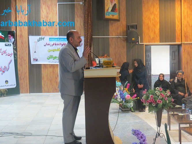 برگزاری همایش بزرگداشت روز جهانی و هفته ملی سالمند در شهرستان بانه