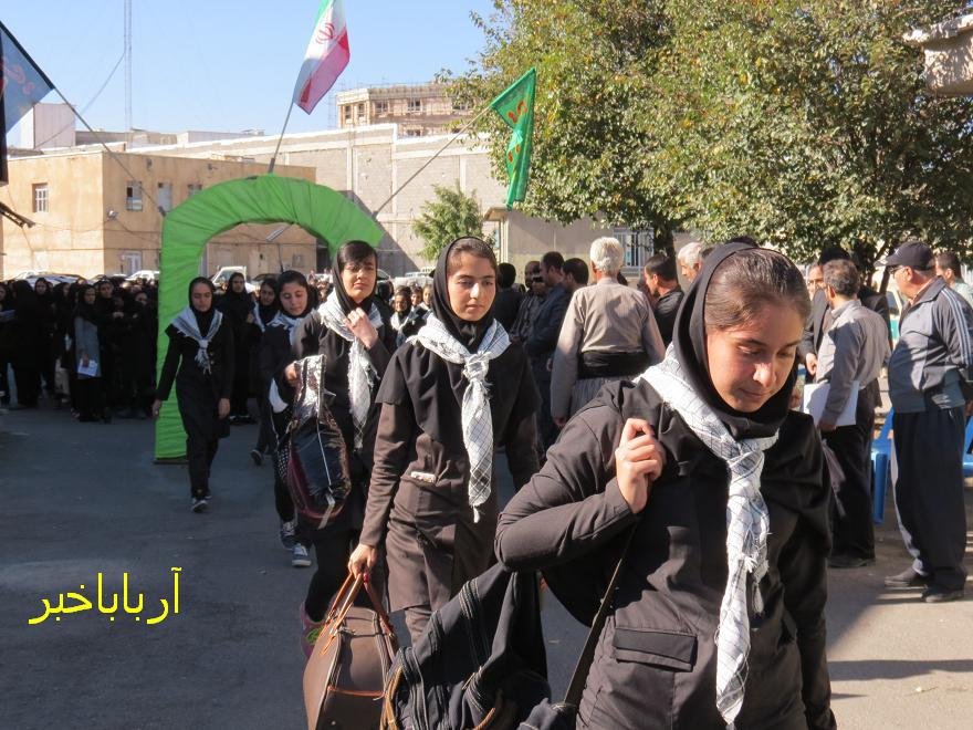 230 دانش آموز دختر از بانه عازم مناطق عملیاتی شدند+ عکس