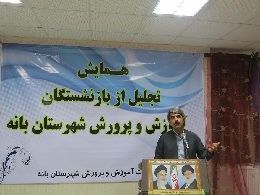 معلمان پدر معنوی جامعه هستند