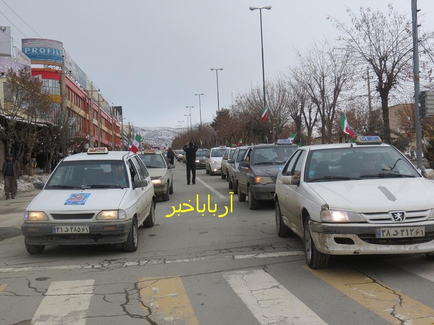 رژه موتوري و خودرويي به مناسبت آغاز دهه فجر در بانه برگزار شد + تصاوير