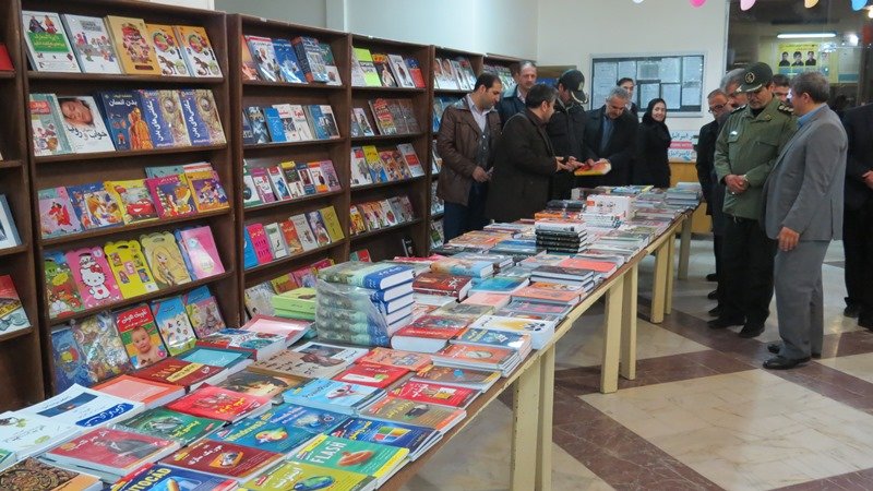 نمایشگاه کتاب با 2000عنوان در سقز برپا شد
