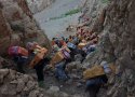 مردانی که برای معیشت کوه‎ها را می‎پیمایند/ فرمانده ناجا: تردد کولبران باید از مسیرهای تعیین شده صورت گیرد