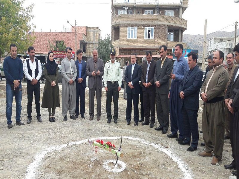 کلنگ زنی خانه  جوان در بانه + تصویر