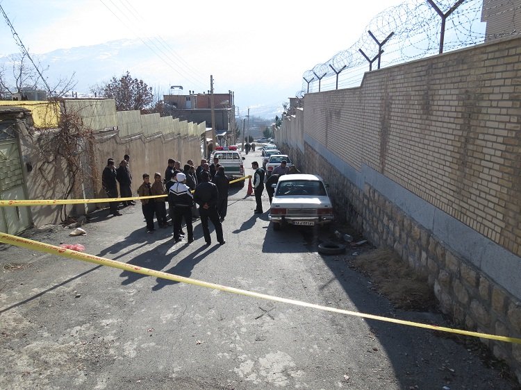 کشف جسد مردی پس از دو روز در داخل خودرو شخصی اش در سروآباد + تصاویر