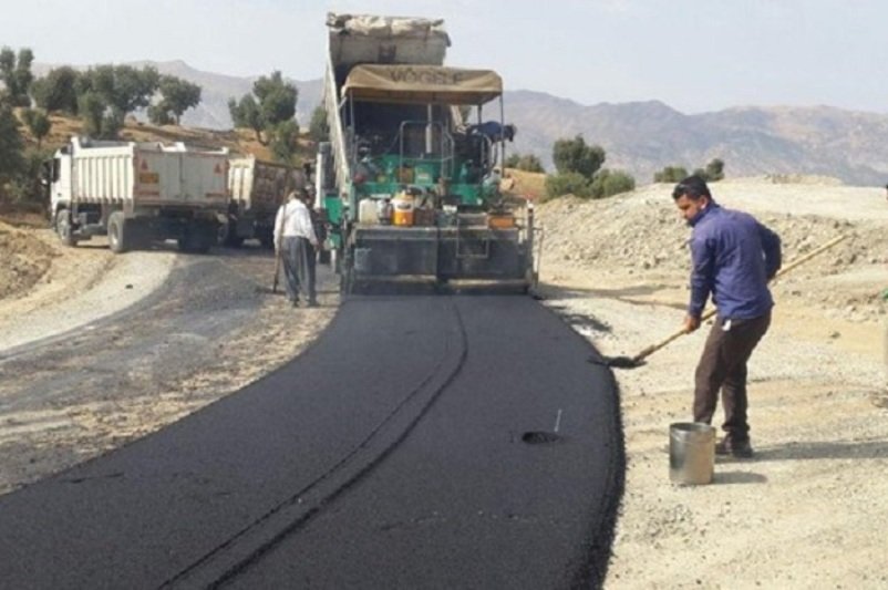 جاده های بین شهری و روستایی منتهی به بانه باسازی شد