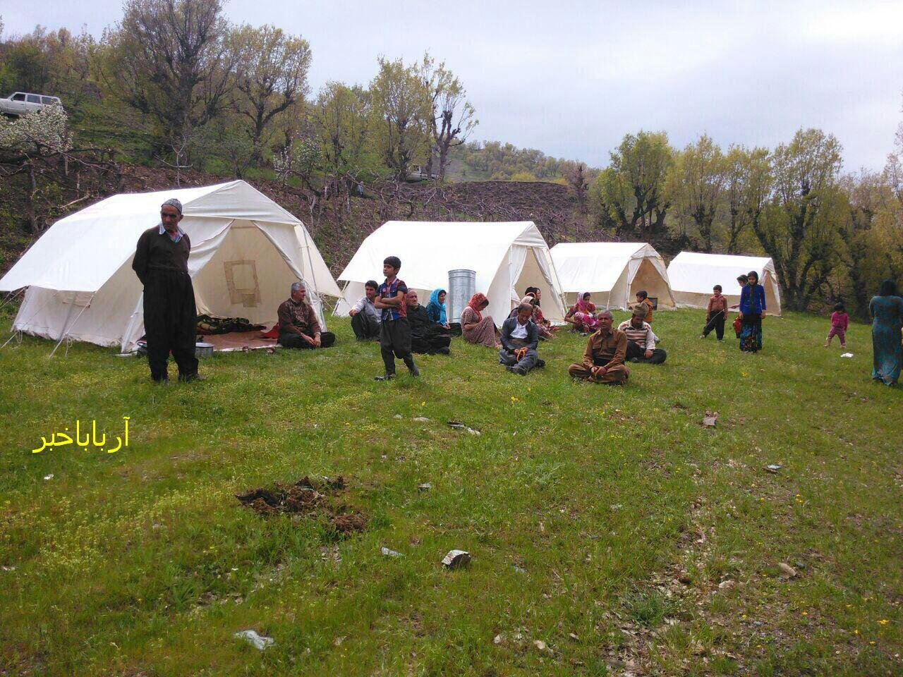 اسکان اضطراری سیل زدگان  روستاهای  سارکه و رشکی بانه توسط جمعیت هلال احمر این شهر + عکس
