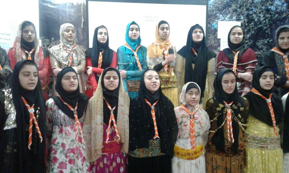 جشنواره گروه های سرود بومی، محلی  دانش آموزی در بانه برگزار شد