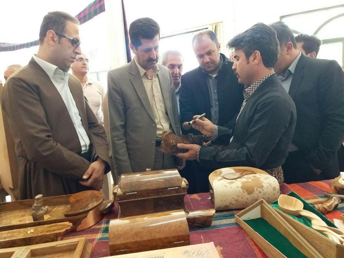 نمایشگاه توانمندی های صنایع دستی در بانه افتتاح شد