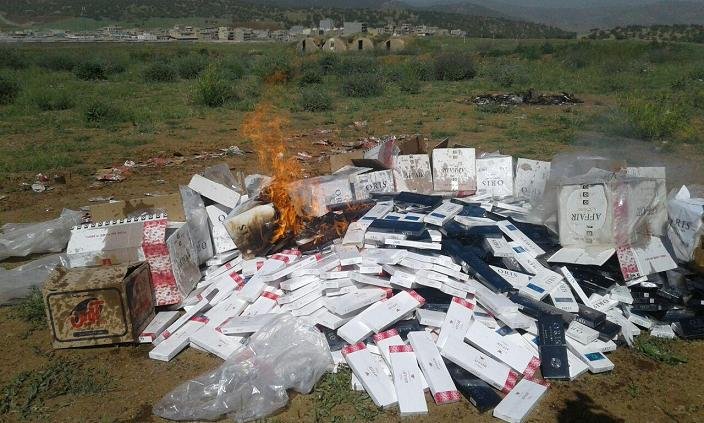 انهدام 160 هزار نخ سیگار خارجی و 1200 بطری انواع مشروبات الکلی توسط سپاه در بانه + تصاویر