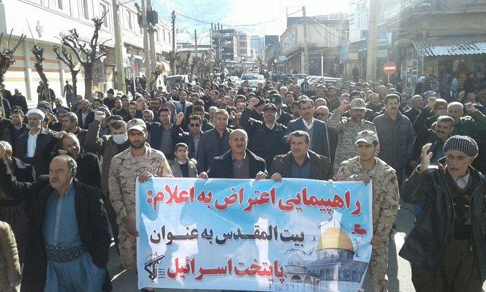 نمازگزاران بانه اي خشم و انزجار خود را از مواضع ضد اسلامي ترامپ  اعلام كردند