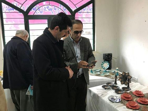 حاشيه هاي برپايي نخستين نمايشگاه سفره هفت سين بانه به روايت تصوير